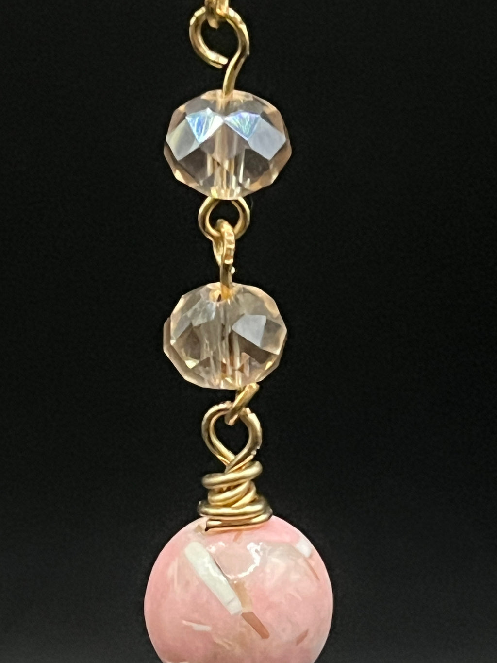 Pierres roses pendantes