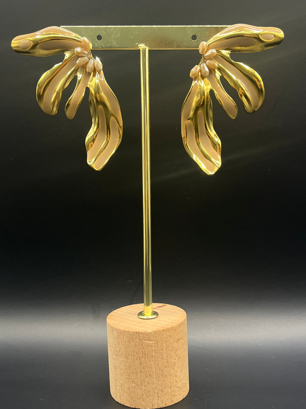 Aile de papillon taupe