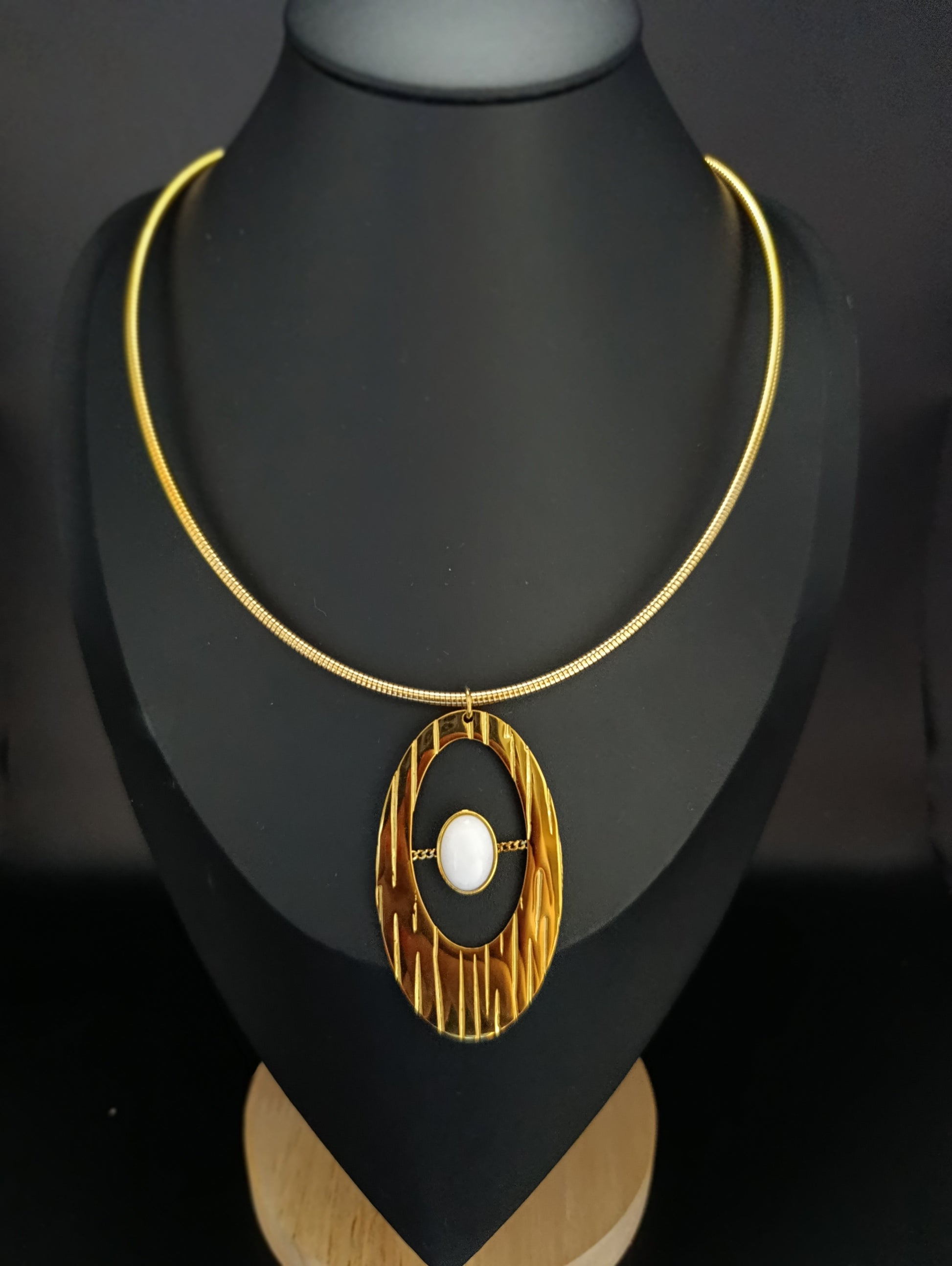 Collier Éclipse blanche