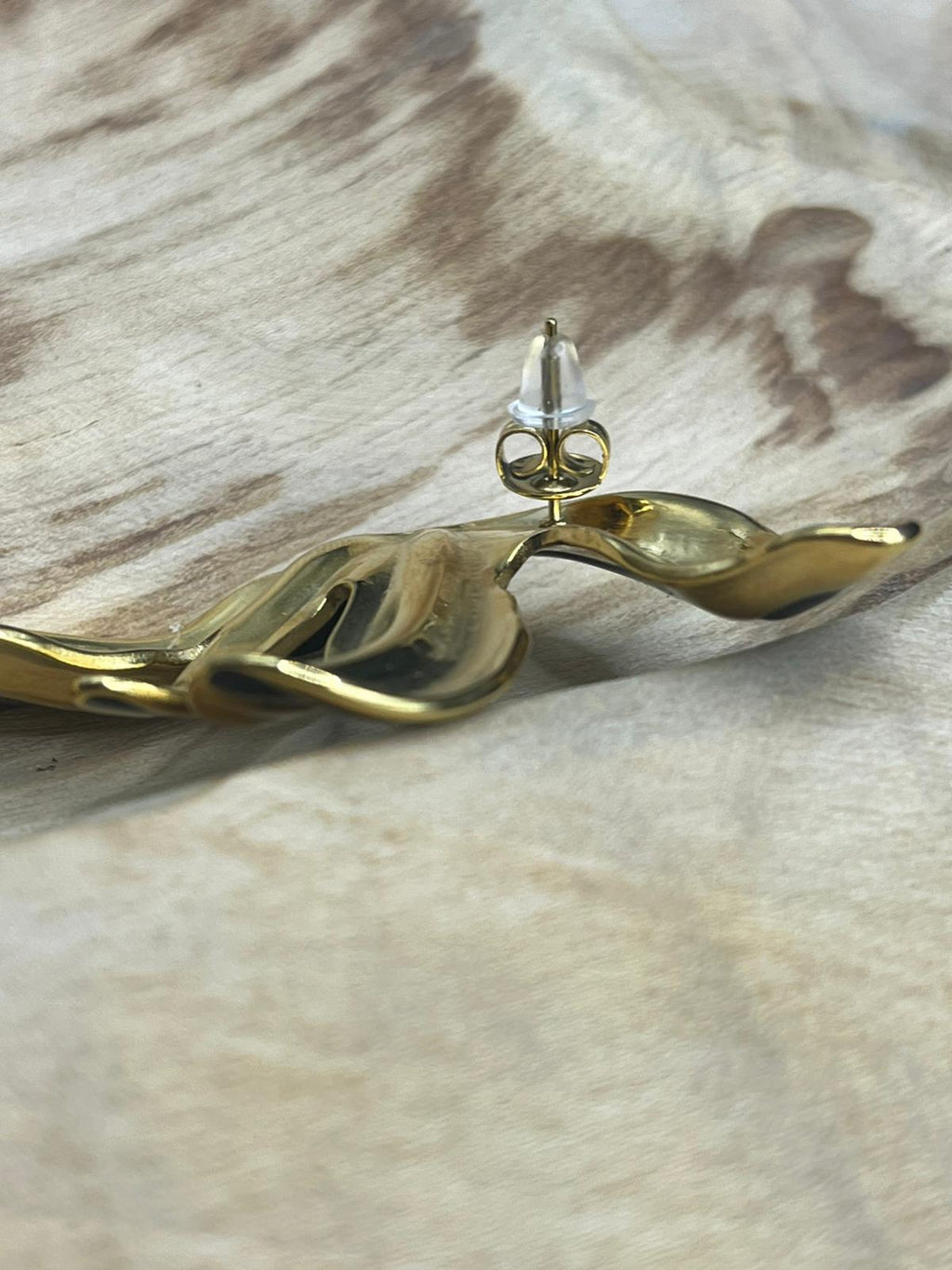 Aile de papillon taupe